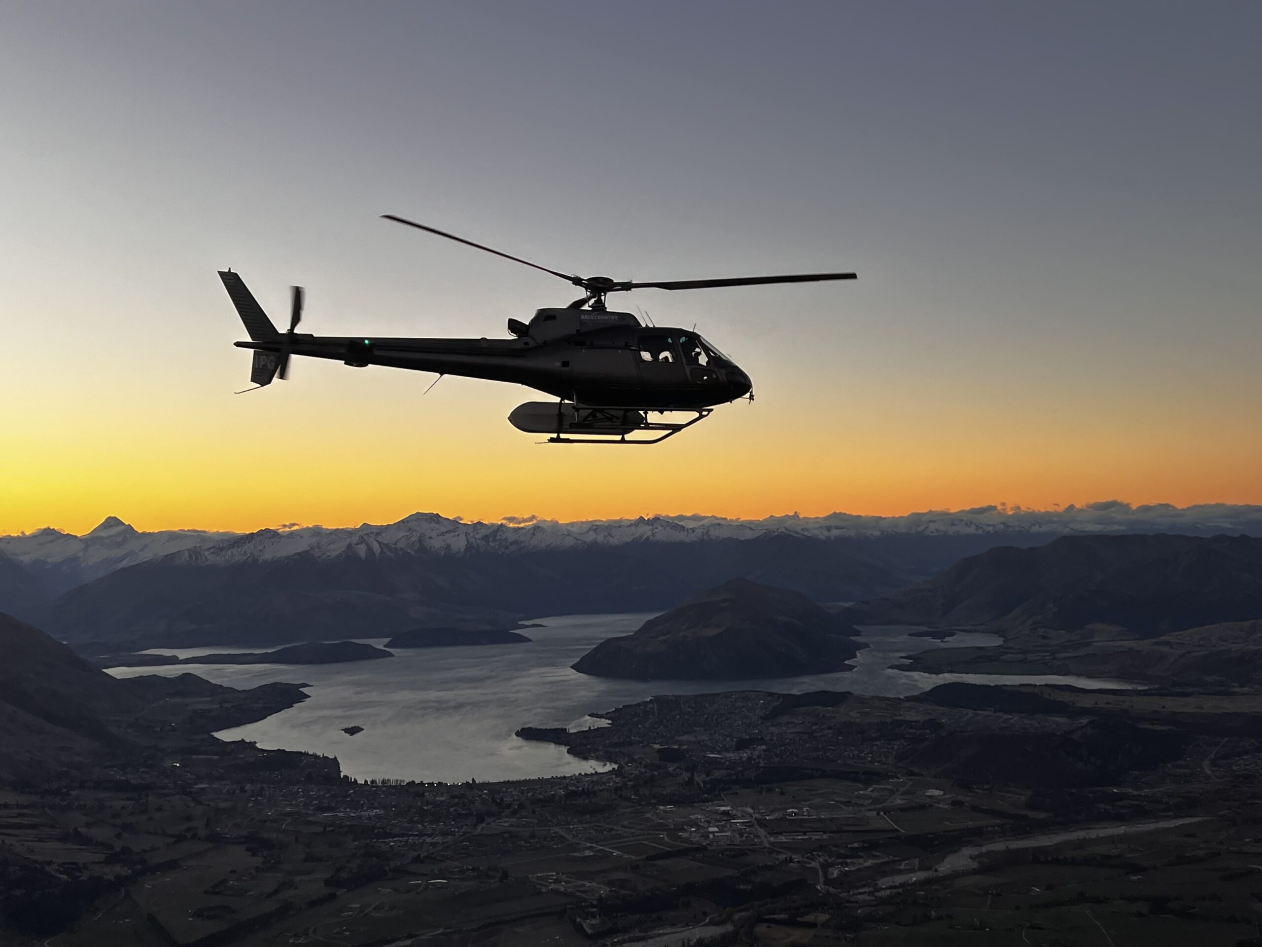 Helikopter i New Zealands bjergterræn